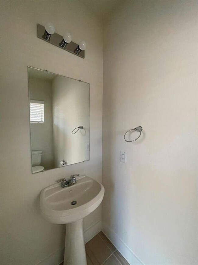 Building Photo - 549 White Steppe Way