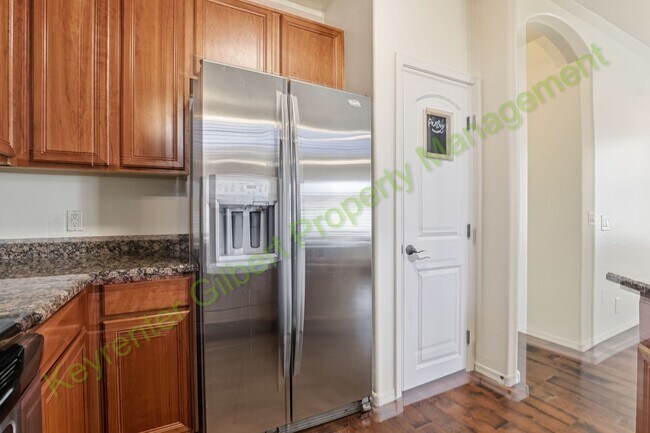 Building Photo - Charming Gilbert Home in The Gardens Community!