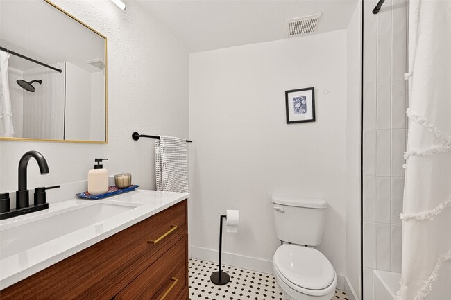 Building Photo - 1422 Chardonnay Dr