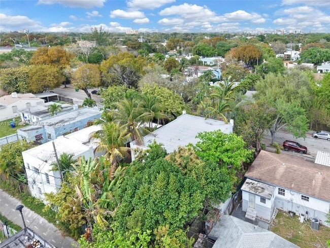 Building Photo - 528 NW 47th St