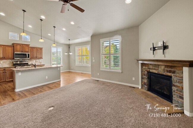 Building Photo - BEAUTIFUL 4BD + BONUS ROOM/3BA/3 CAR GARAG...