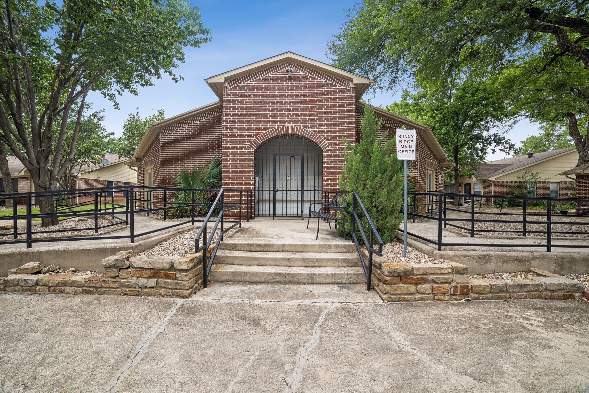 Building Photo - 1604 N Hills Blvd