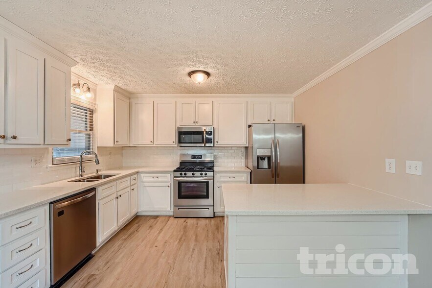 Building Photo - 2590 Mountain Brook Rd