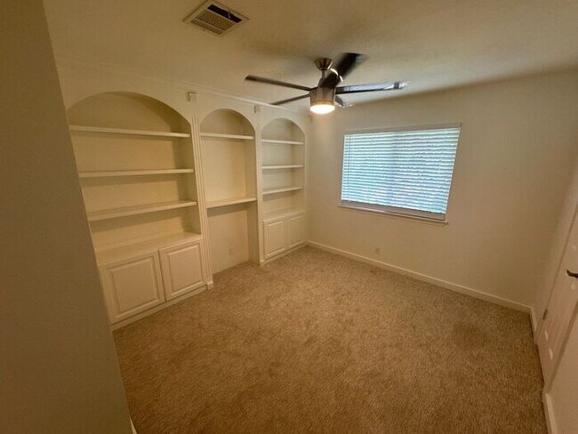Building Photo - Beautiful Two-Story Leander Home with Dual...