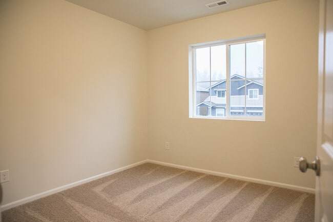 Building Photo - Lacey, 4 bedroom, 2.5 bath home.