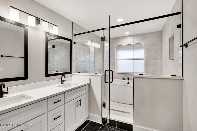 Building Photo - 8859 AMALFI Ct