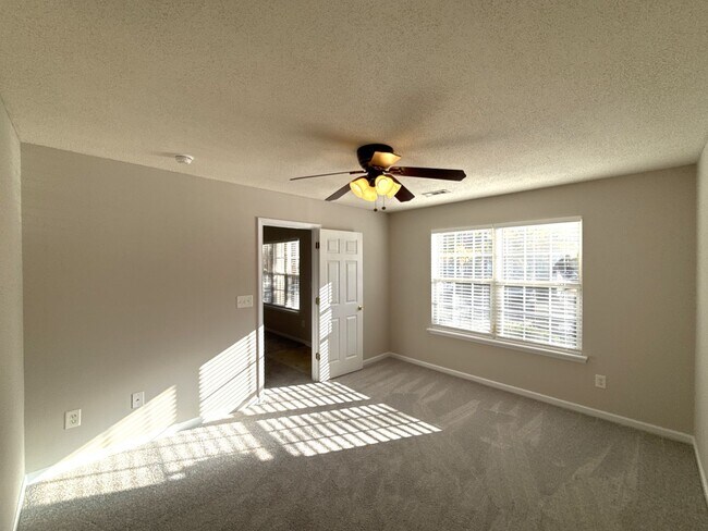 Building Photo - T.R. Lawing Realty Property