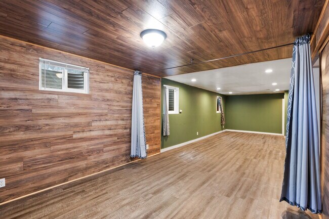 Building Photo - 341 Longfellow Dr