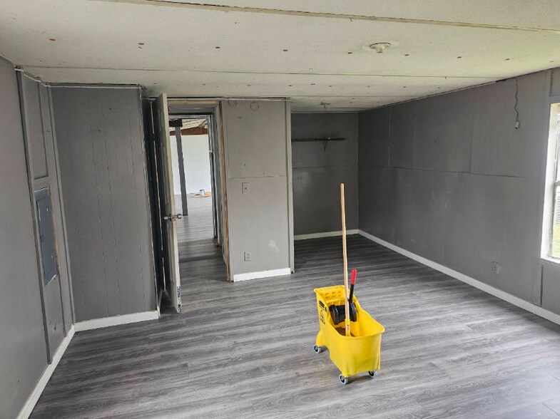 Building Photo - 1801 S Business 45