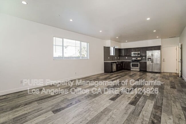 Building Photo - 1342 N Kenmore Ave