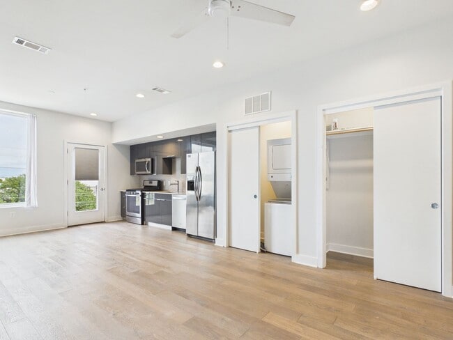 Building Photo - Modern East Austin Condo with City Views & Unmatched Walkability