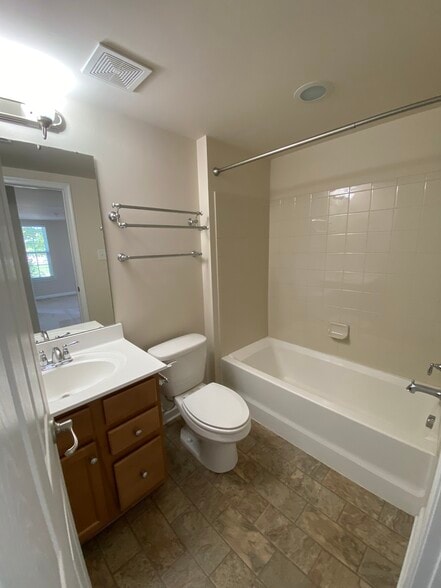 1st Floor Suite with Full Bath - 501 Geese Lndg