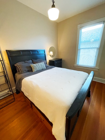 Building Photo - 331 State St