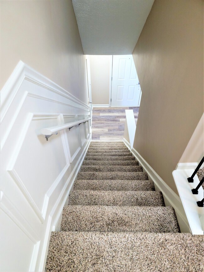 Building Photo - 6509 Blossomwood Cir NE
