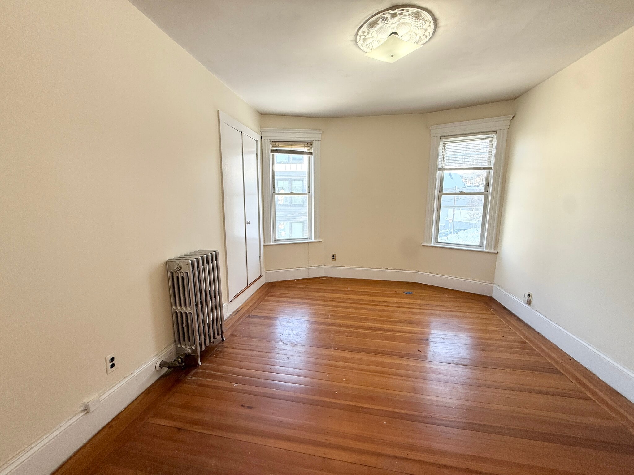 Building Photo - 144 Hillside St