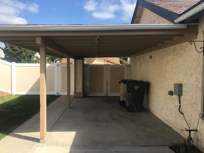 Building Photo - Unbeatable Charm in Camarillo's Colony