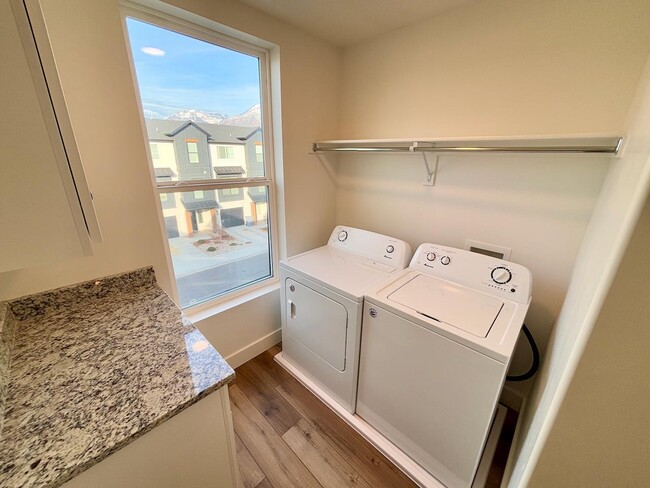 Building Photo - 638 E 360 S