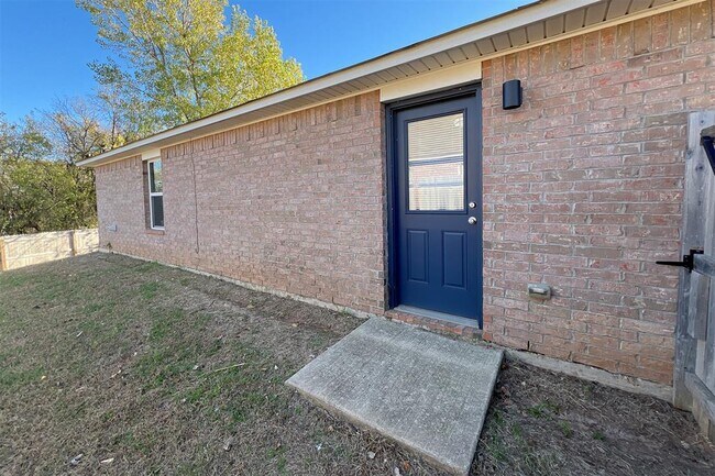 Building Photo - 7804 Bennie Terrace