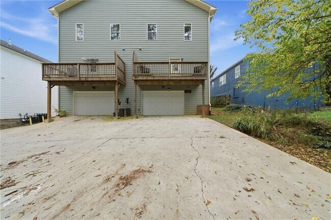 Building Photo - 160 Vanira Ave SE