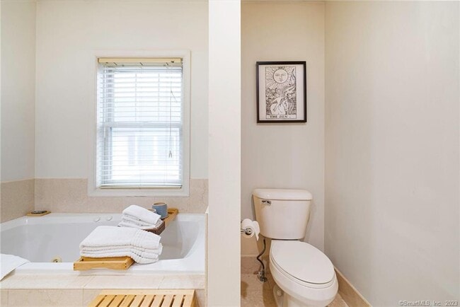 Building Photo - 160 Glenbrook Rd