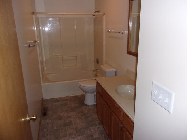 Building Photo - 1252 Lake Charles Ave