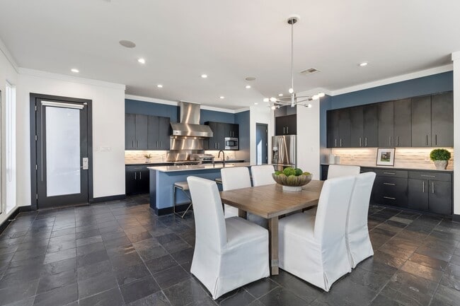 Building Photo - 162 Vieux Carre Dr