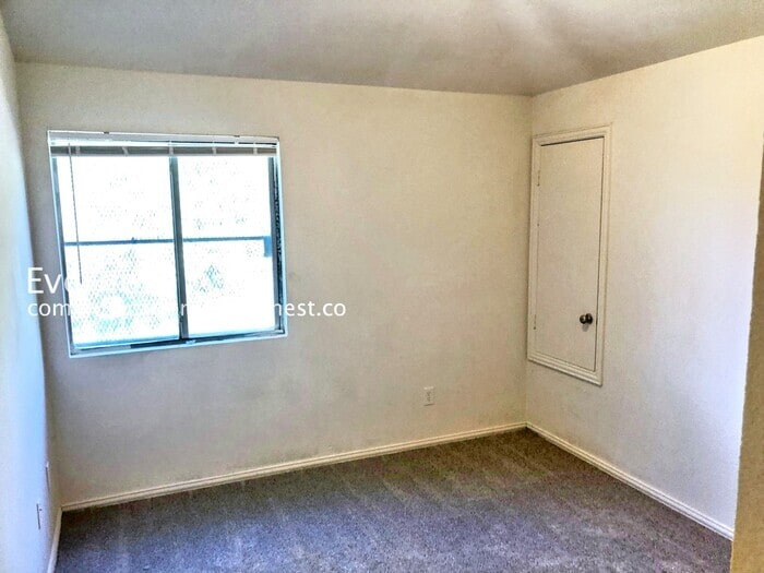 Building Photo - 246 Creek Cove Dr