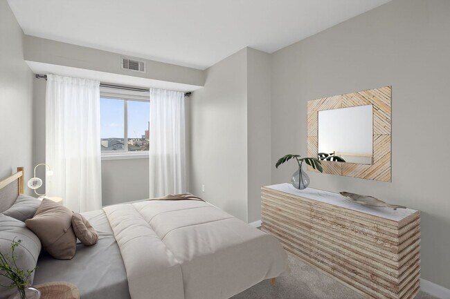 Building Photo - Stunning Condo With Exclusive Bay Views!