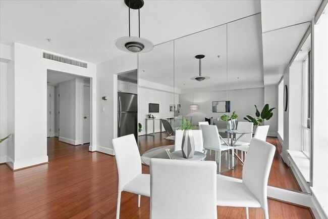 Building Photo - 197 8th St