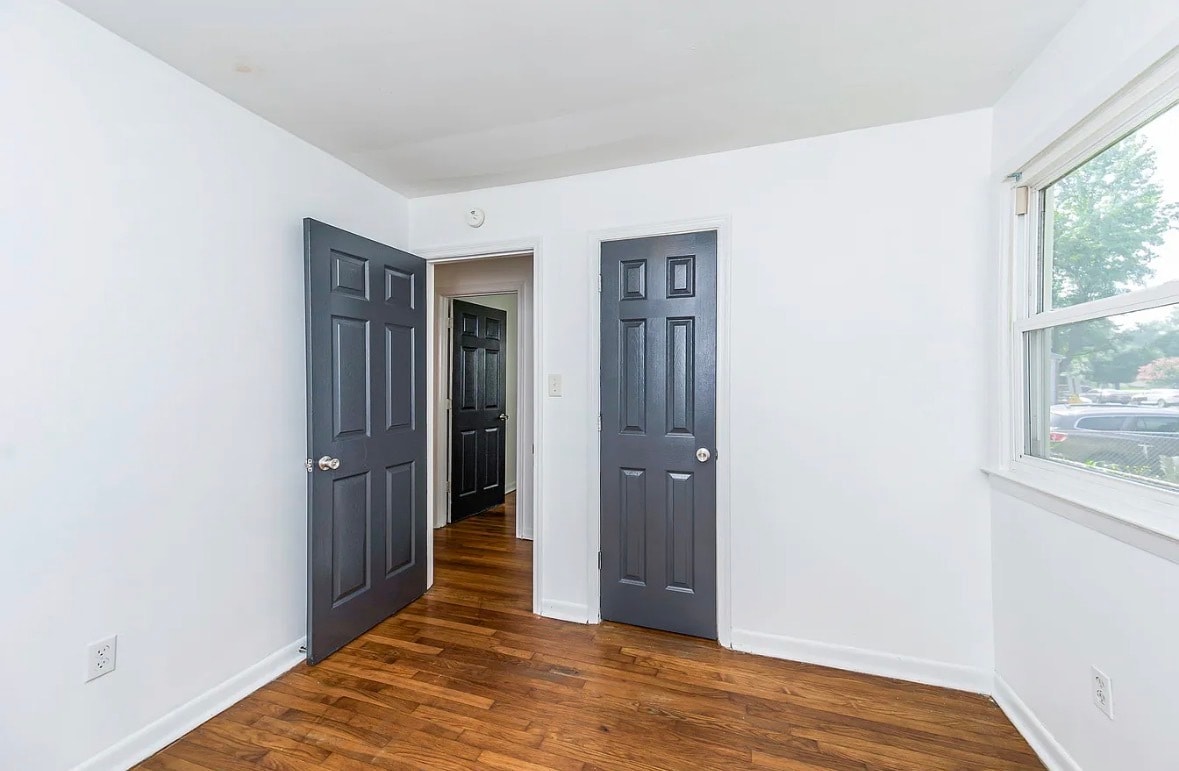 Building Photo - 1208 Louis Ln