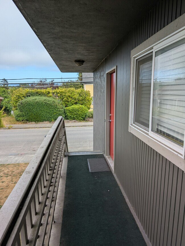 Building Photo - 2214 Fairfield St