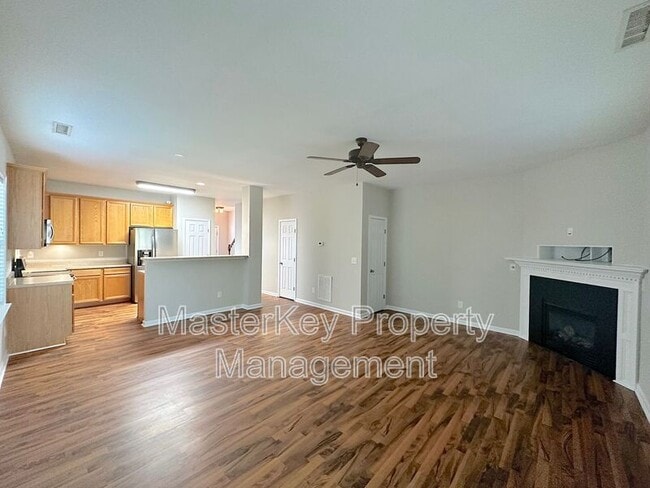 Building Photo - 631 Elm Ave