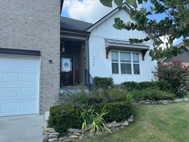 Building Photo - Cute 4BR Home in Perfect Location
