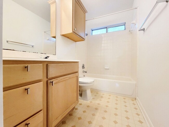 Building Photo - 10905 Sherry Lee Cove