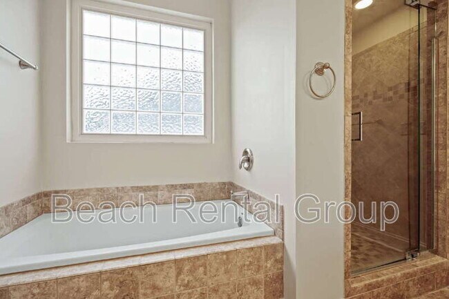 Building Photo - 3540 Brampton Dr