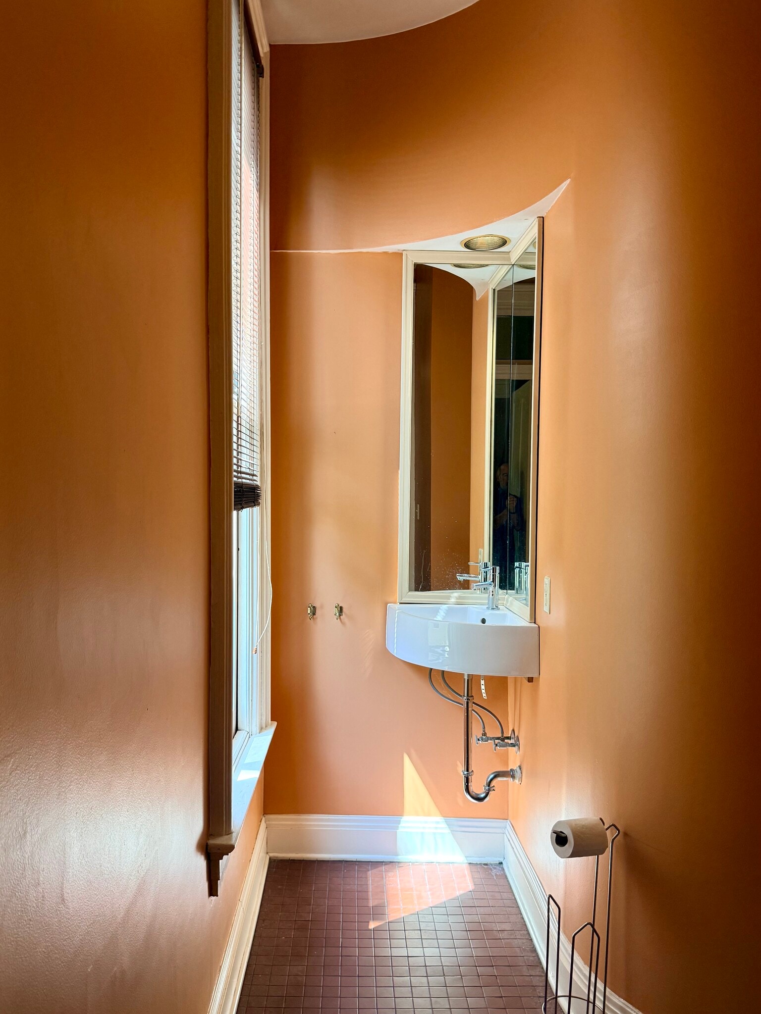 1/2 Bathroom view - 2622 Moorman Ave