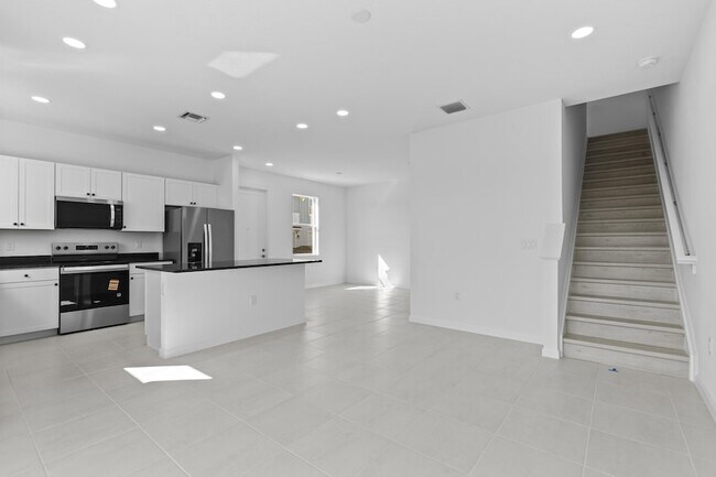 Building Photo - 4404 Longwood Lk Sq