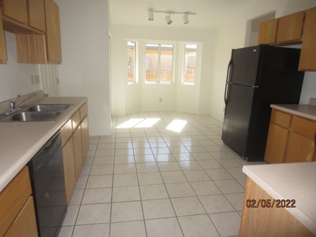 Building Photo - Comfortable & Attractive 3 Bedroom 2 Bath ...