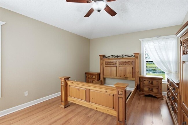 Building Photo - 349 Fountainview Cir