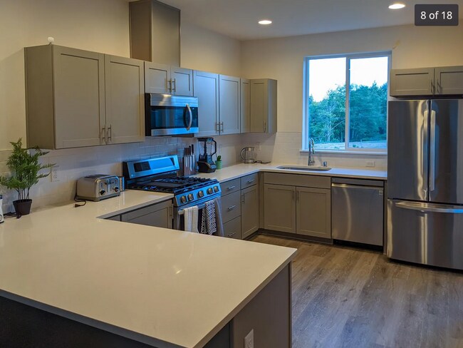 Building Photo - Your Silverdale Sanctuary Awaits! Fully Furnished with All Utilities Included.