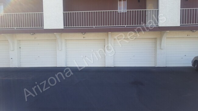 Building Photo - CONDO WITH POOL AND GARAGE
