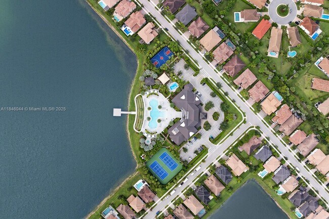 Building Photo - 8545 Watercrest Cir E
