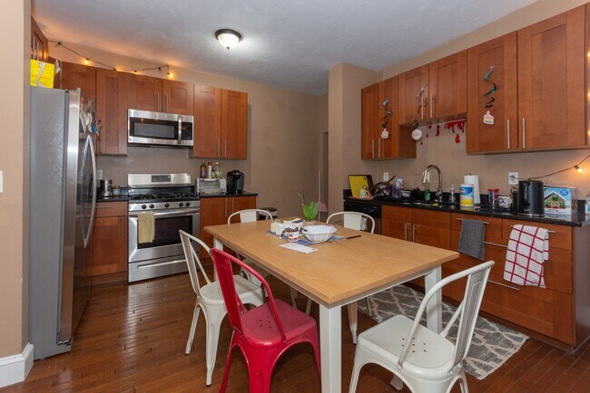 Building Photo - 6 Glenville Terrace