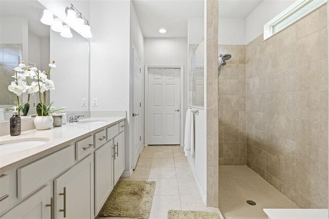 Building Photo - 5303 Levana St