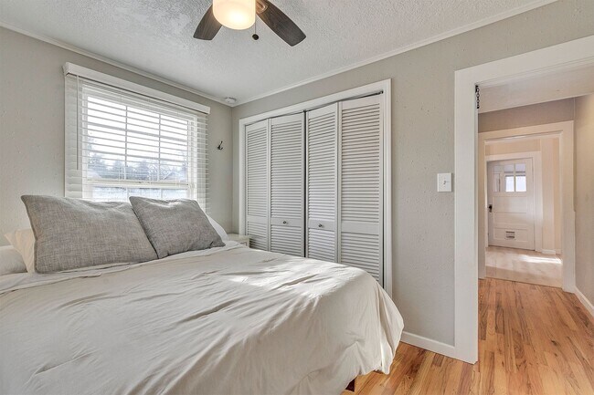 Building Photo - Charming Hillsboro Bungalow with RV Parking & Modern Upgrades!