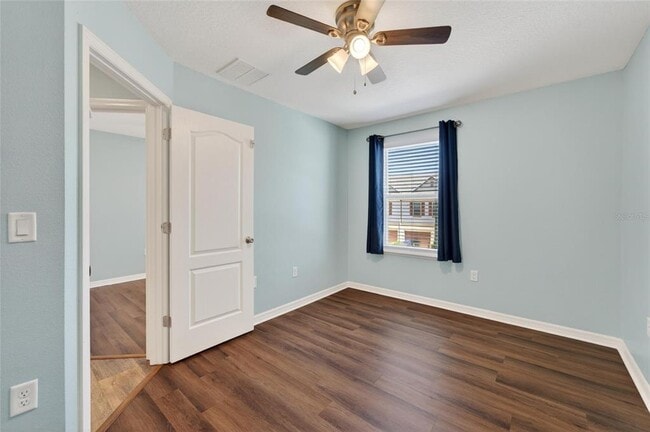 Building Photo - 3842 Hampstead Ln