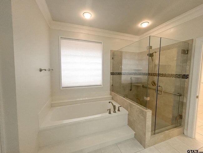 Building Photo - 704 Shiloh Ridge St