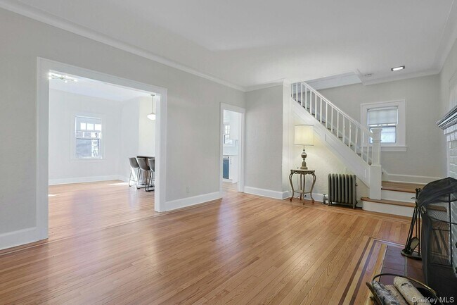 Building Photo - 10 Robins Rd