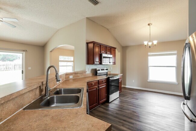 Building Photo - 1864 Creekview Dr