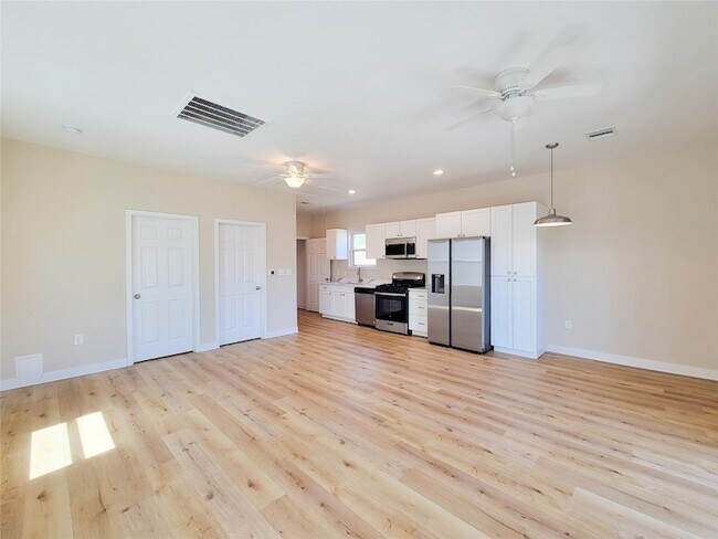 Building Photo - 1903 Mary St